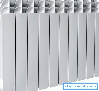 Aluminium radiatoren på 10 seksjoner vil ha ti ganger strøm rating. Aluminium radiatoren på 10 seksjoner vil ha ti ganger strøm rating.