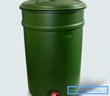 Tank med kran for drikkevann til sesongens dacha Tank med kran for drikkevann til sesongens dacha
