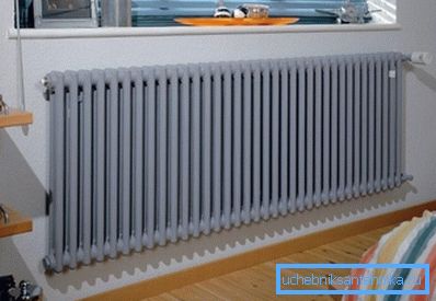 Batteri oppvarming i interiøret i et moderne hjem. Batteri oppvarming i interiøret i et moderne hjem.