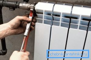 Bimetall radiator er perfekt for montering i leiligheter med sentralvarme Bimetall radiator er perfekt for montering i leiligheter med sentralvarme