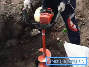 Den kjedelige maskinen med bensinmotoren. Den kjedelige maskinen med bensinmotoren.