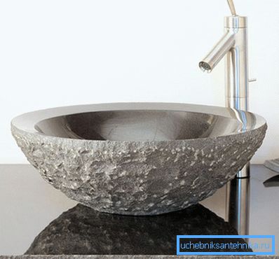 Bowl vask og benke laget av naturstein. Bowl vask og benke laget av naturstein.