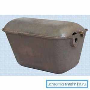 Støpejern er ikke det beste alternativet for en cistern, på en gang ble det brukt fordi prisen var liten. Støpejern er ikke det beste alternativet for en cistern, på en gang ble det brukt fordi prisen var liten.