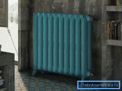 Selv en moderne radiator kan betydelig skade på utseendet på et rom. Selv en moderne radiator kan betydelig skade på utseendet på et rom.