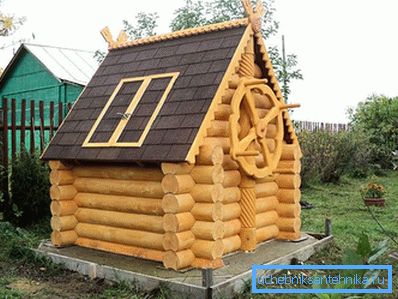 Wooden log hus for brønnen - en utmerket dekorativ løsning Wooden log hus for brønnen - en utmerket dekorativ løsning