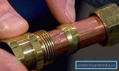 Komprimeringsbeslag kan brukes til kaldtilkoblinger. Komprimeringsbeslag kan brukes til kaldtilkoblinger.
