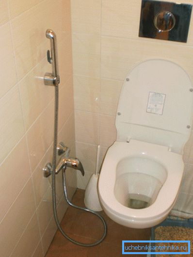 For sanitering er det verdt å installere en spesiell enhet. For sanitering er det verdt å installere en spesiell enhet.