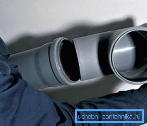 For å installere, sett bare den glatte enden i kontakten For å installere, sett bare den glatte enden i kontakten