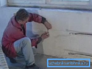 For å fikse radiatoren må du installere braketter For å fikse radiatoren må du installere braketter