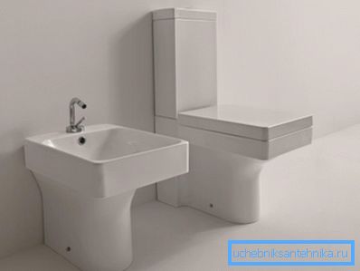 Ofte inneholder slike forsyninger et lavt bidet, som i utgangspunktet er en lav servant eller et lite bad Ofte inneholder slike forsyninger et lavt bidet, som i utgangspunktet er en lav servant eller et lite bad