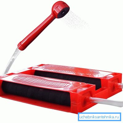 En dusj for å gi med en fotpomp. En dusj for å gi med en fotpomp.