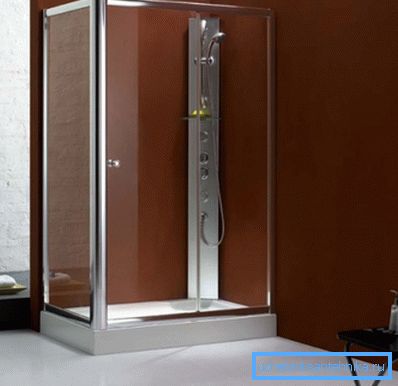 Dusjhjørner 120x90 cm er godt ventilert på grunn av mangel på tak Dusjhjørner 120x90 cm er godt ventilert på grunn av mangel på tak