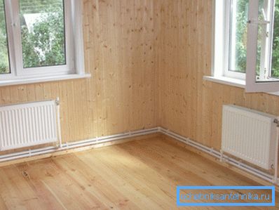 To-rør installasjon av varmeanlegg i et privat hus To-rør installasjon av varmeanlegg i et privat hus