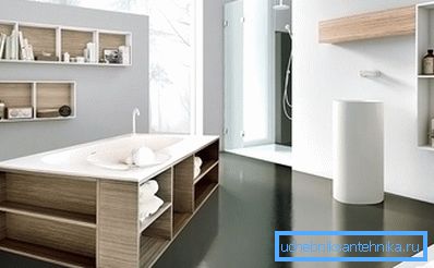 Skjerm med tre hyller under badet Skjerm med tre hyller under badet