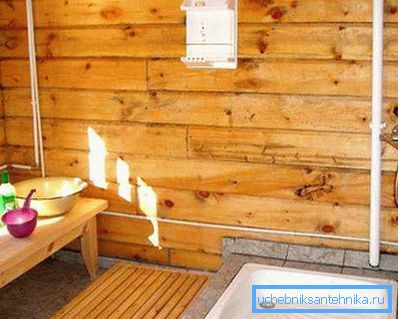 Hvis du ikke er fornøyd med badet i hagen, kan du sette den inne i huset. Hvis du ikke er fornøyd med badet i hagen, kan du sette den inne i huset.