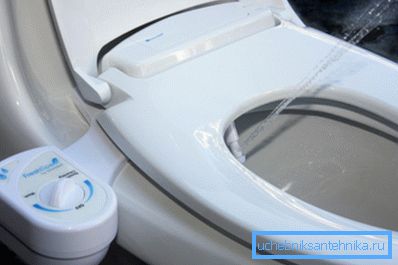 Foto hygienisk dusj innebygd i dekselet. Foto hygienisk dusj innebygd i dekselet.