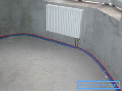 Foto horisontalt ledningsrørledningens varmesystem Foto horisontalt ledningsrørledningens varmesystem