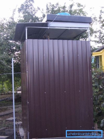Konstruksjonsfoto med belegg laget av bølgepapp Konstruksjonsfoto med belegg laget av bølgepapp