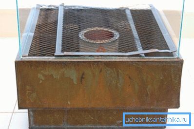 Bilde av en selvfremstillet modell med beskyttende brannfast glass Bilde av en selvfremstillet modell med beskyttende brannfast glass