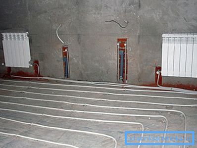 Bilde av et gulvvarmesystem laget av metallrør Bilde av et gulvvarmesystem laget av metallrør