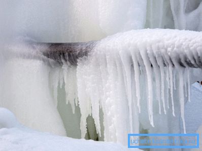 Bilder av frosset kloakkrør Bilder av frosset kloakkrør