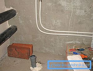 Fleksibiliteten til metall-plast er en stor fordel i forhold til andre alternativer. Fleksibiliteten til metall-plast er en stor fordel i forhold til andre alternativer.