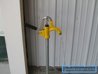 Hydrant passer godt inn i det omkringliggende landskapet Hydrant passer godt inn i det omkringliggende landskapet