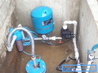 Hydroakkumulator og styringsutstyr i kausjonen Hydroakkumulator og styringsutstyr i kausjonen