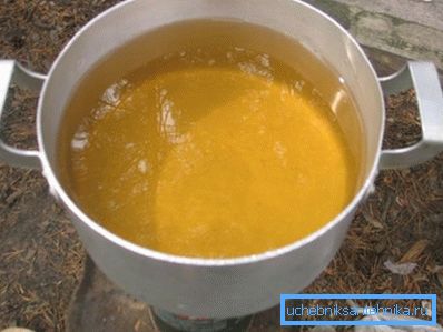 Humic syrer gir akkurat den fargen. Humic syrer gir akkurat den fargen.