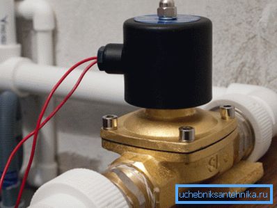Et produkt som er koblet til varmesystemet for fjernkontroll eller automatisk styring Et produkt som er koblet til varmesystemet for fjernkontroll eller automatisk styring