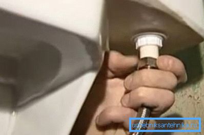 Produktet lar deg raskt og enkelt få vann til de mest utilgjengelige stedene. Produktet lar deg raskt og enkelt få vann til de mest utilgjengelige stedene.