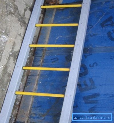 Avløps- og drenertrapper laget av glassfiber Avløps- og drenertrapper laget av glassfiber