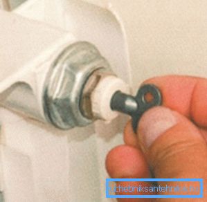 Hver varme radiator må være utstyrt med en Mayevsky tap for luftutladning. Hver varme radiator må være utstyrt med en Mayevsky tap for luftutladning.