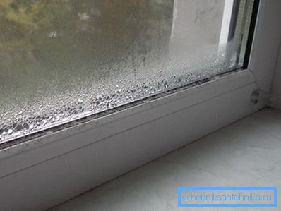 Kondensering på vinduene er et sikkert tegn på utilstrekkelig ventilasjon. Kondensering på vinduene er et sikkert tegn på utilstrekkelig ventilasjon.