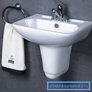 Design med halvpodestaller ser veldig stilig ut, men prisen er høyere enn standardopphengene. Design med halvpodestaller ser veldig stilig ut, men prisen er høyere enn standardopphengene.