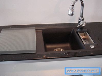 Designet er installert flush med overflaten. Designet er installert flush med overflaten.