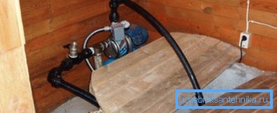 Amatørfoto av pumpen installert i brønnen Amatørfoto av pumpen installert i brønnen