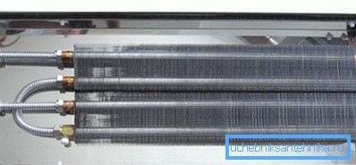 Kobber-aluminium gulvkonvektor. Kobber-aluminium gulvkonvektor.
