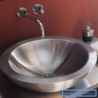 Metallprodukter av denne typen ser også originale ut, men krever en passende interiørdesign. Metallprodukter av denne typen ser også originale ut, men krever en passende interiørdesign.