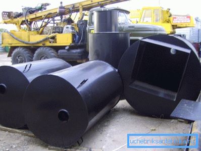 Metallkondens for brønnen er lett å lage fra stålrør. Metallkondens for brønnen er lett å lage fra stålrør.