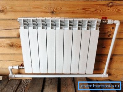 Installasjon av bimetallvarmeanlegg i et privat hus kan gjøres for hånd Installasjon av bimetallvarmeanlegg i et privat hus kan gjøres for hånd