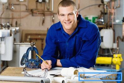 Installasjon av varmesystemet med hendene begynner med designet. Installasjon av varmesystemet med hendene begynner med designet.
