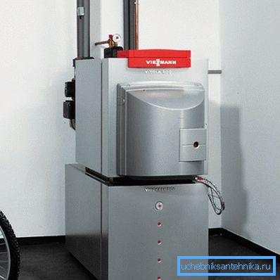 På bildet - en dobbelkretskjele for arbeid med flytende og gassformet brennstoff Viessmann Vitola 200 På bildet - en dobbelkretskjele for arbeid med flytende og gassformet brennstoff Viessmann Vitola 200
