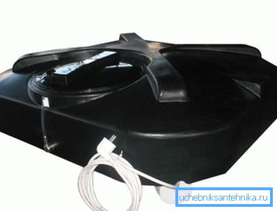 På bildet - en plast tank for en 150 l oppvarmet dusj. På bildet - en plast tank for en 150 l oppvarmet dusj.