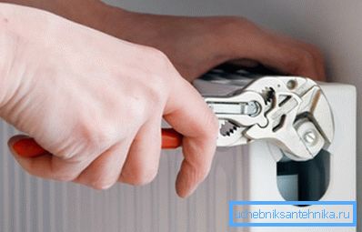På bildet: riktig forberedelse og tilgjengeligheten av alt nødvendig er viktig under arbeidet. På bildet: riktig forberedelse og tilgjengeligheten av alt nødvendig er viktig under arbeidet.