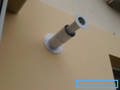 På et foto tvunget utslipp av eksosgasser. På et foto tvunget utslipp av eksosgasser.