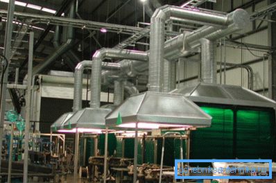 På foto - arbeidsplasser utstyrt med individuelle ventilasjonssystemer. På foto - arbeidsplasser utstyrt med individuelle ventilasjonssystemer.