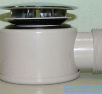 På bildet: Dreneringsenheten er et spesielt design med rist for å beskytte mot rusk. På bildet: Dreneringsenheten er et spesielt design med rist for å beskytte mot rusk.