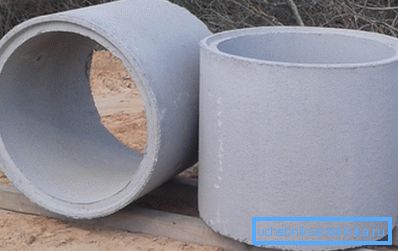 Bildet av betongvarer KS 10-9 med lås for bygging av brønner. Bildet av betongvarer KS 10-9 med lås for bygging av brønner.