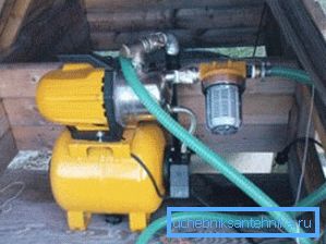 Pumpestasjon for pumping av vann fra brønnen. Pumpestasjon for pumping av vann fra brønnen.